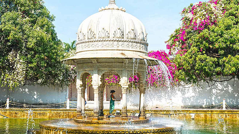 खूबसूरती का बेशकीमती खजाना है सहेलियों की बाड़ी