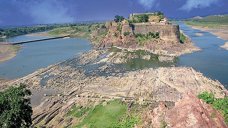 भारत का एकमात्र ऐसा किला जिसकी नींव नहीं है