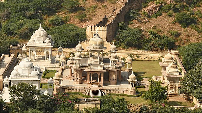 जयपुर में  वीरता के किस्से और ऐतिहासिक जगहों की कोई कमीं नहीं है... रॉयल गैटर  की वास्तुकला के सबसे शानदार नमूना है...