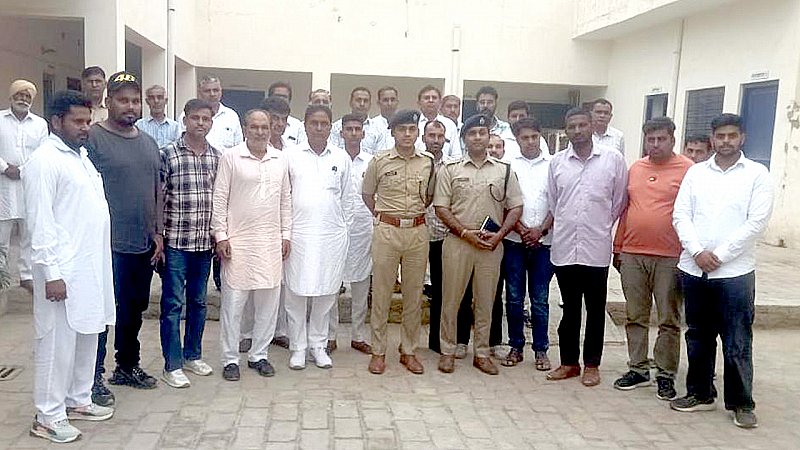 पुलिस थाने में आईपीएस अधिकारी ने सीएलजी की बैठक, आचार संहिता कानून की दी जानकारी..