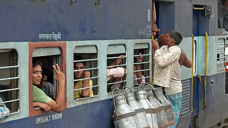 Indian Railway: अगर ट्रेन छूट गई तो क्या सीट रहेगी सुरक्षित? जानें नियम