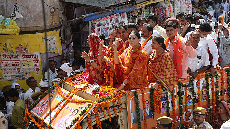 धौलपुर-करौली लोकसभा सीट पर इंदु देवी की हुंकार, रोड शो में बड़ी तादात में शामिल हुए लोग