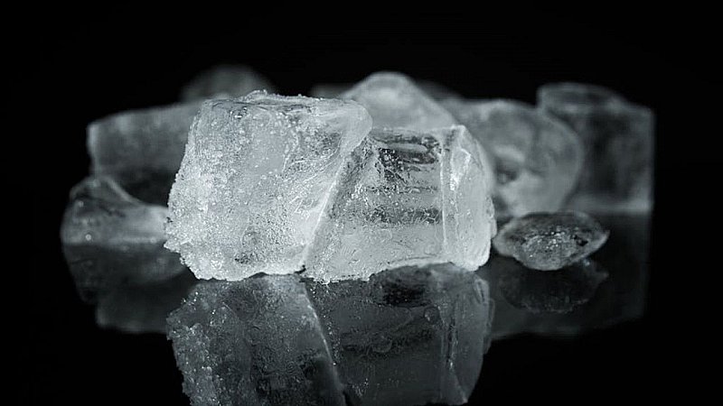 Ice Benefits: बर्फ से चेहरे की मसाज करने के होते हैं कई फायदे, गर्मी में मिलती है ठंडक