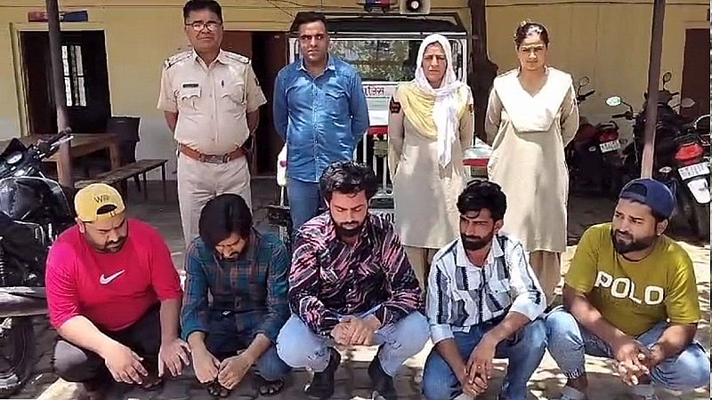 पुलिस ने पांच हेरोइन तस्करों को किया गिरफ्तार, 30 ग्राम हेरोइन की बरामद