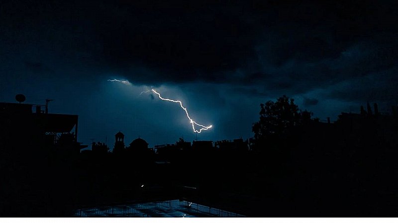 Rajasthan Weather: बिजली की कड़क के साथ इन इलाकों में होगी भारी बारिश, घर से निकलने से पहले जान लें मौसम का हाल