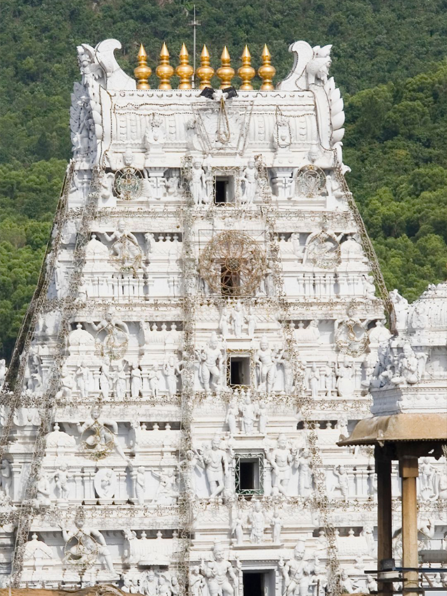 तिरुपति मंदिर में करें भगवान वेंकटेश्वर के दर्शन, लेकिन गलती से भी न करें ये गलतियां