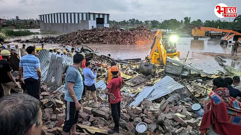 टीन शेड में सो रहे थे मजदूर, तभी अचानक बारिश ने मचाई तबाई,फिर जो हुआ...