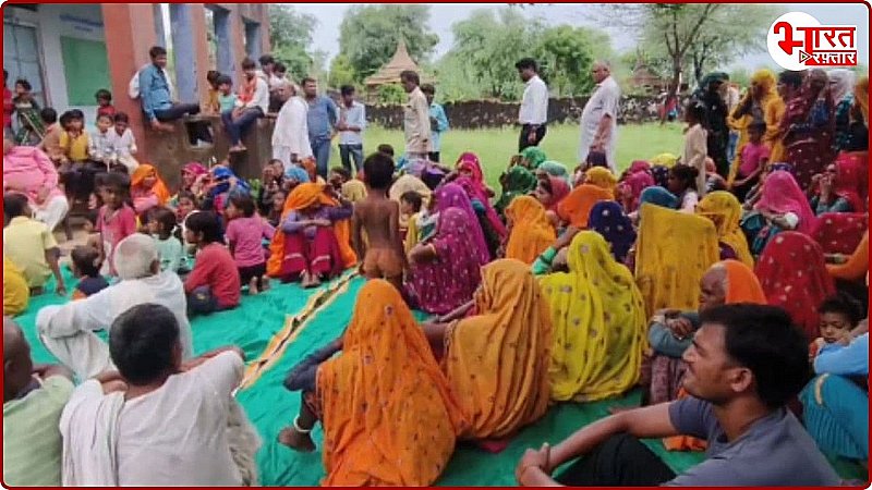 Karauli News: ग्रामीणों की जिद्द के आगे बेबस SDRF की टीम, पानी से घिरे गांव को छोड़ने से किया इनकार