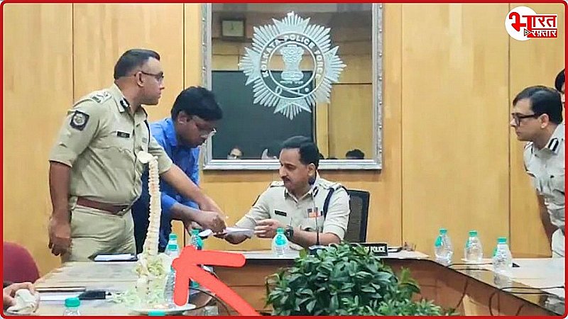 Kolkata Rape Case: जूनियर डॉक्टर्स में गुस्सा बरकरार, हाथों में ‘रीढ़’ लेकर पुलिस आयुक्त से की मुलाकात, जानें पूरा मामला