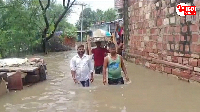 आसमान से ऐसी बरस रही आफत, अपने हाथों से आशियाने उजाड़ पलायन कर रहे हैं लोग, पढ़िए पूरी खबर