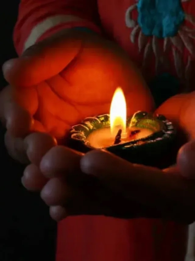 Choti Diwali 2024: नरक चतुर्दशी में भूलकर भी मत लांघना चौराहा, वजह जानकर पैरों तले खिसक जाएगी जमीन!