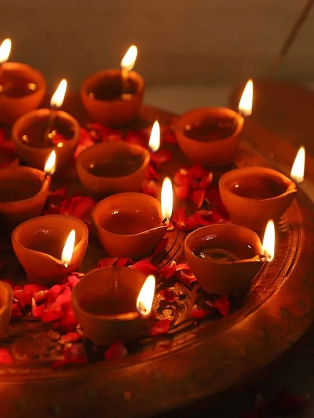 Diwali 2024: इस दिवाली पितृदोष से मिलेगी मुक्ति, बस करने होंगे ये उपाय, पितरों का बरसेगा आशीर्वाद